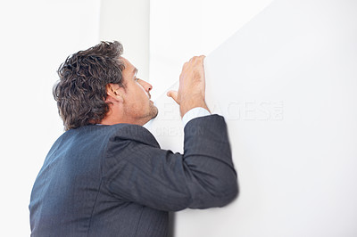 Man peeking over wall