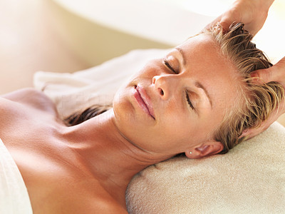 Head massage at spa center