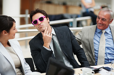 Funny man wearing a pink framed sunglasses for a meeting