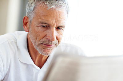 Senior man reading a newspaper - Copyspace